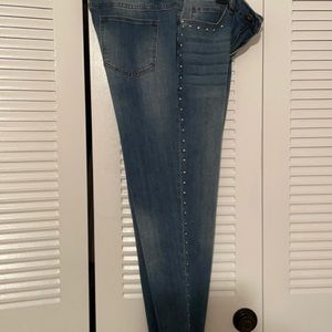 Jeans with appliqué
